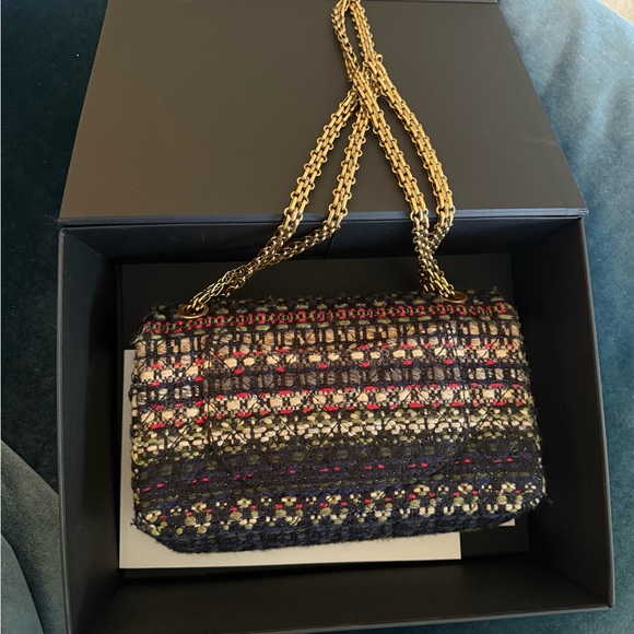 CHANEL TWEED 2.55 REISSUE  w/ BIJOUX CHAIN - Picture 7 of 16